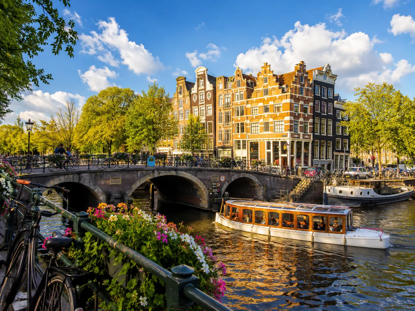 Amsterdamse gracht en stadsleven